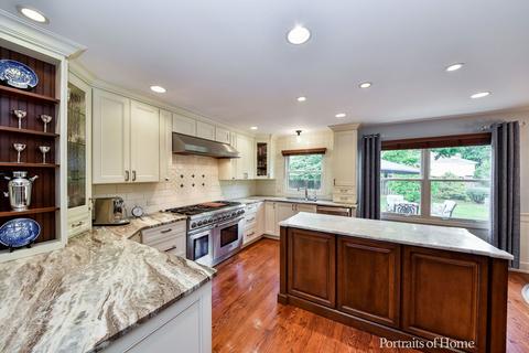 1718 Dickinson Dr, Wheaton, IL 60189 photo 4