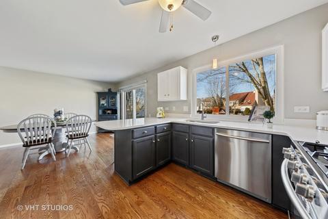 492 Rose Ln, Bartlett, IL 60103 photo 9