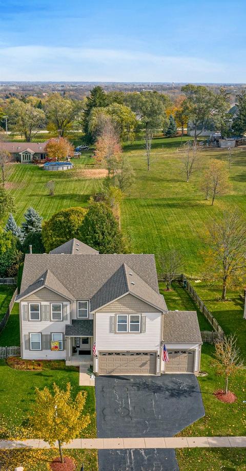 703 Spring Dr, Marengo, IL 60152 photo 2
