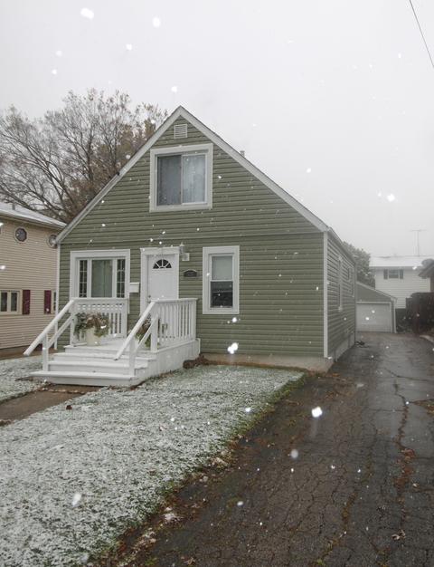 526 Forest Ave, Aurora, IL 60505 photo 2