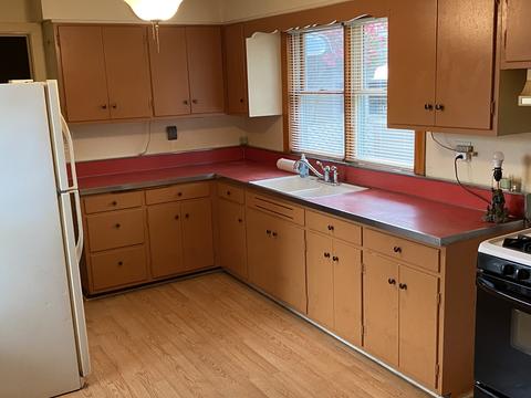 669 Oakland Ave, Elgin, IL 60120 photo 8