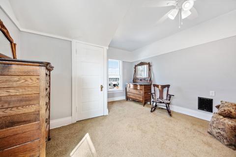 255 E Schiller St, Elmhurst, IL 60126 photo 23