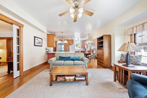 255 E Schiller St, Elmhurst, IL 60126 photo 9