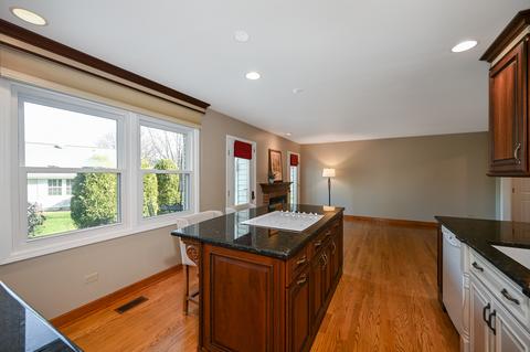1015 Creekside Dr, Wheaton, IL 60189 photo 11