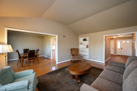 1015 Creekside Dr, Wheaton, IL 60189 photo 7