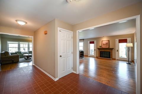 1015 Creekside Dr, Wheaton, IL 60189 photo 5