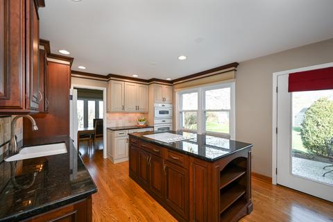 1015 Creekside Dr, Wheaton, IL 60189 photo 10