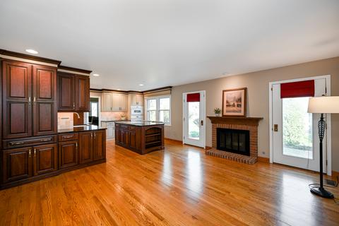 1015 Creekside Dr, Wheaton, IL 60189 photo 13