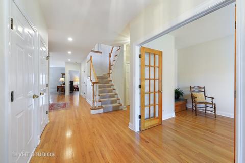 841 Pinegrove Ct, Wheaton, IL 60187 photo 3