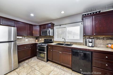 802 Jackson St, Aurora, IL 60505 photo 6