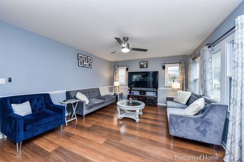 802 Jackson St, Aurora, IL 60505 photo 2