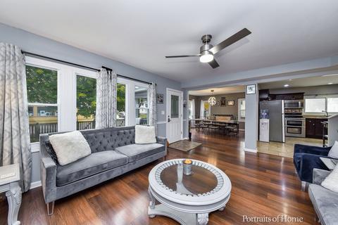 802 Jackson St, Aurora, IL 60505 photo 3