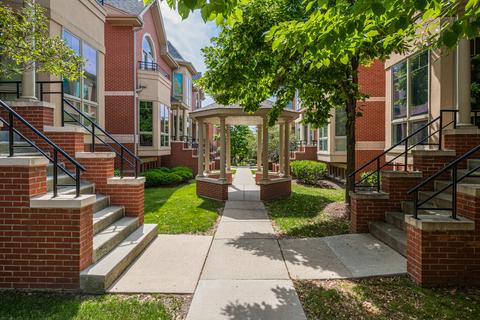 95 Northfield Ter, Wheeling, IL 60090 photo 4