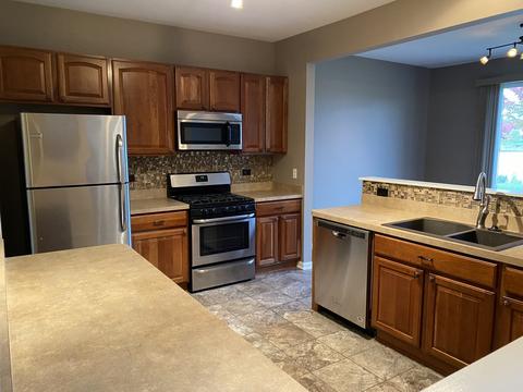 542 Legend Ln, Mchenry, IL 60050 photo 2