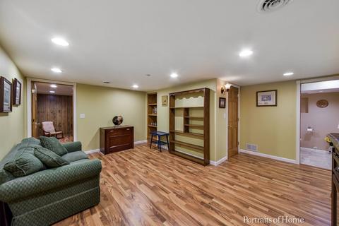 1054 Oakview Dr, Wheaton, IL 60187 photo 16