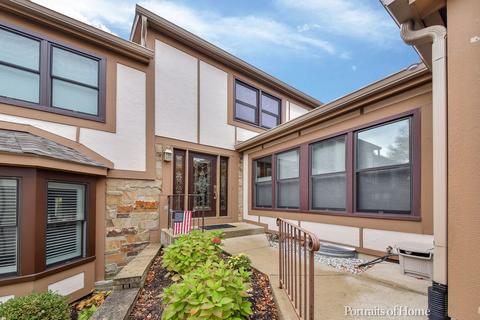 1054 Oakview Dr, Wheaton, IL 60187 photo 1