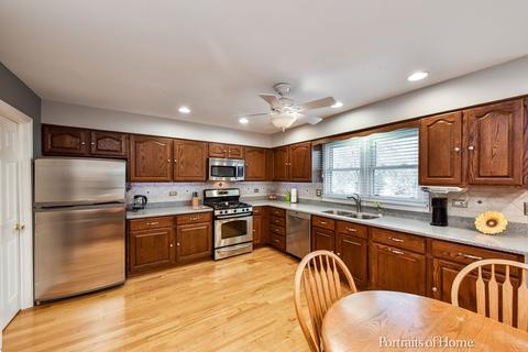 1054 Oakview Dr, Wheaton, IL 60187 photo 7