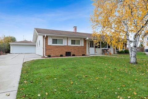 420 Northview Ln, Hoffman Estates, IL 60169 photo 2