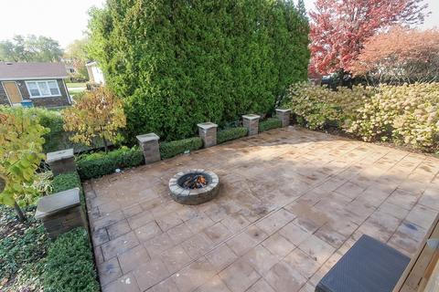 846 Kings Point Dr E, Addison, IL 60101 photo 2