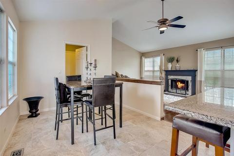 636 White Oak Ln, Bartlett, IL 60103 photo 5