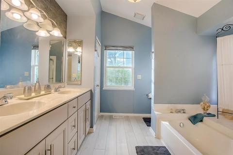 636 White Oak Ln, Bartlett, IL 60103 photo 18