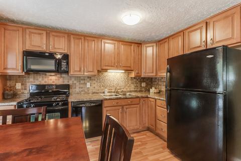 203 E Walnut St, Hudson, IL 61748 photo 4
