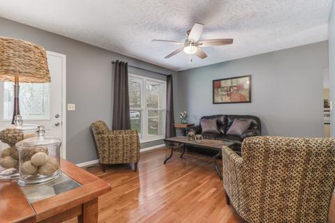 203 E Walnut St, Hudson, IL 61748 photo 2