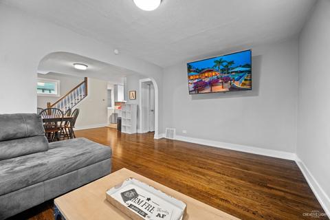 702 Jackson St, Aurora, IL 60505 photo 3