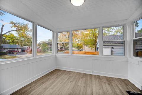 702 Jackson St, Aurora, IL 60505 photo 6