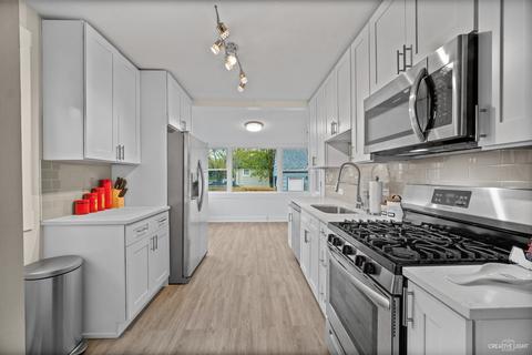 702 Jackson St, Aurora, IL 60505 photo 5