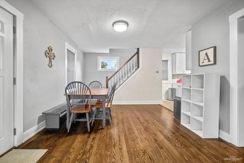 702 Jackson St, Aurora, IL 60505 photo 4