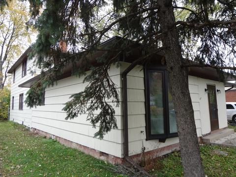 712 N Green Dr, Wheeling, IL 60090 photo 2