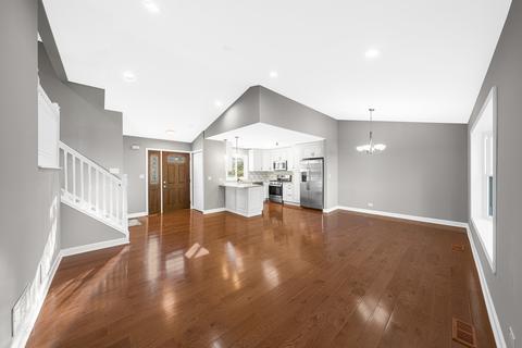 984 Grant St, Bartlett, IL 60103 photo 2
