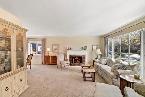 640 Selborne Rd, Riverside, IL 60546 photo 5