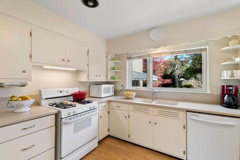 640 Selborne Rd, Riverside, IL 60546 photo 7