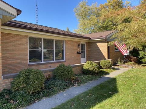 907 Vale St, Bloomington, IL 61701 photo 2