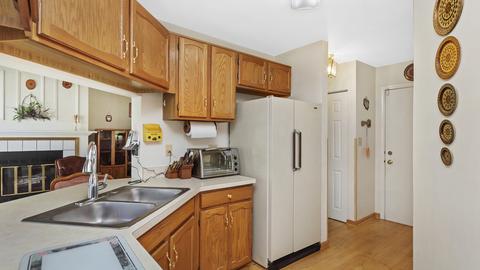 630 W Paddock Dr, Wheeling, IL 60090 photo 10