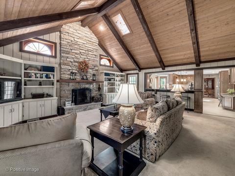 2 S045 Twin Oaks Dr, Wheaton, IL 60189 photo 4