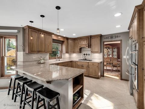 2 S045 Twin Oaks Dr, Wheaton, IL 60189 photo 8