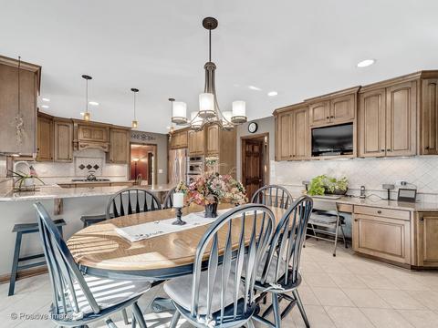 2 S045 Twin Oaks Dr, Wheaton, IL 60189 photo 7