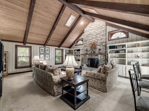2 S045 Twin Oaks Dr, Wheaton, IL 60189 photo 3