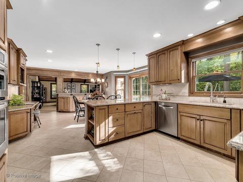 2 S045 Twin Oaks Dr, Wheaton, IL 60189 photo 9