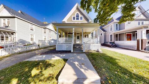 318 E Locust St, Bloomington, IL 61701 photo 2