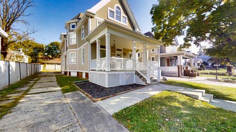 318 E Locust St, Bloomington, IL 61701 photo 1