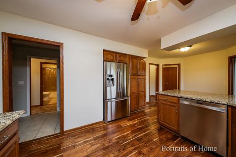 39 W237 Hogan Hl, Elgin, IL 60124 photo 4