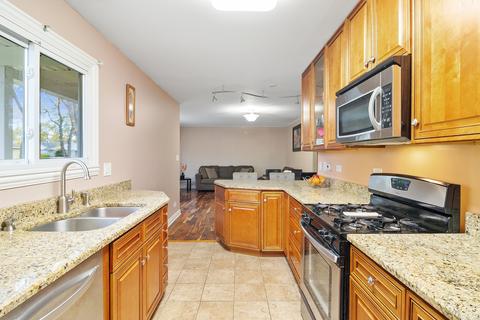 223 Cindy Ln, Wheeling, IL 60090 photo 3