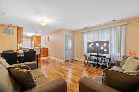 223 Cindy Ln, Wheeling, IL 60090 photo 8