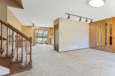 1171 Independence Dr, Bartlett, IL 60103 photo 4