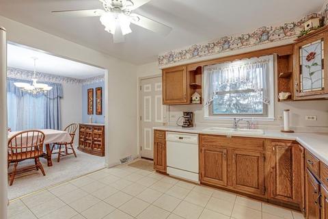 672 Madelyn Dr, Des Plaines, IL 60016 photo 9