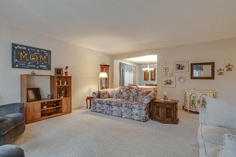 672 Madelyn Dr, Des Plaines, IL 60016 photo 5